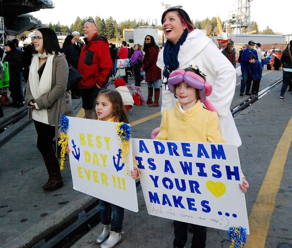 A Nimitz family spots their loved one heading down the gangway. (Photo: Bob Smith | Kitsap Daily News)