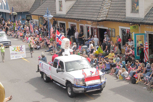 Bremerton Symphony entertains parade watchers during the 50th Viking Fest celebration. Donna Etchey | Kitsap News Group