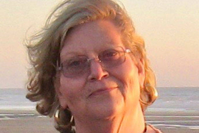 Evelyn J. (Lynne) Hollister