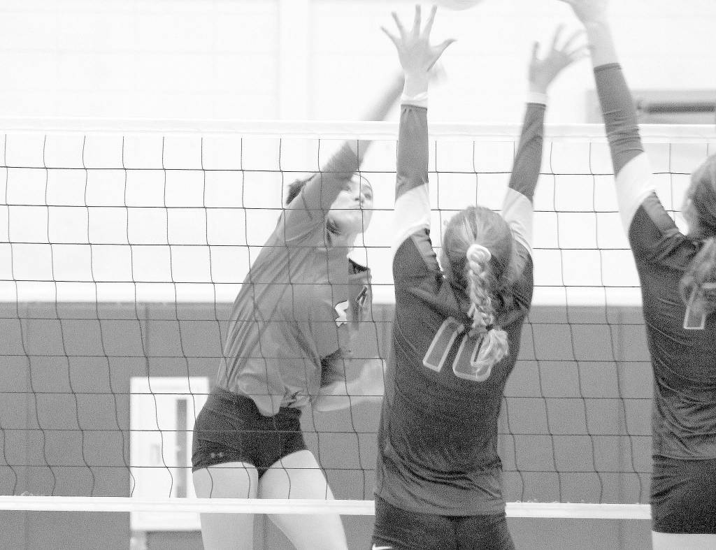 North Kitsap sweeps Kingston in hard-fought sets