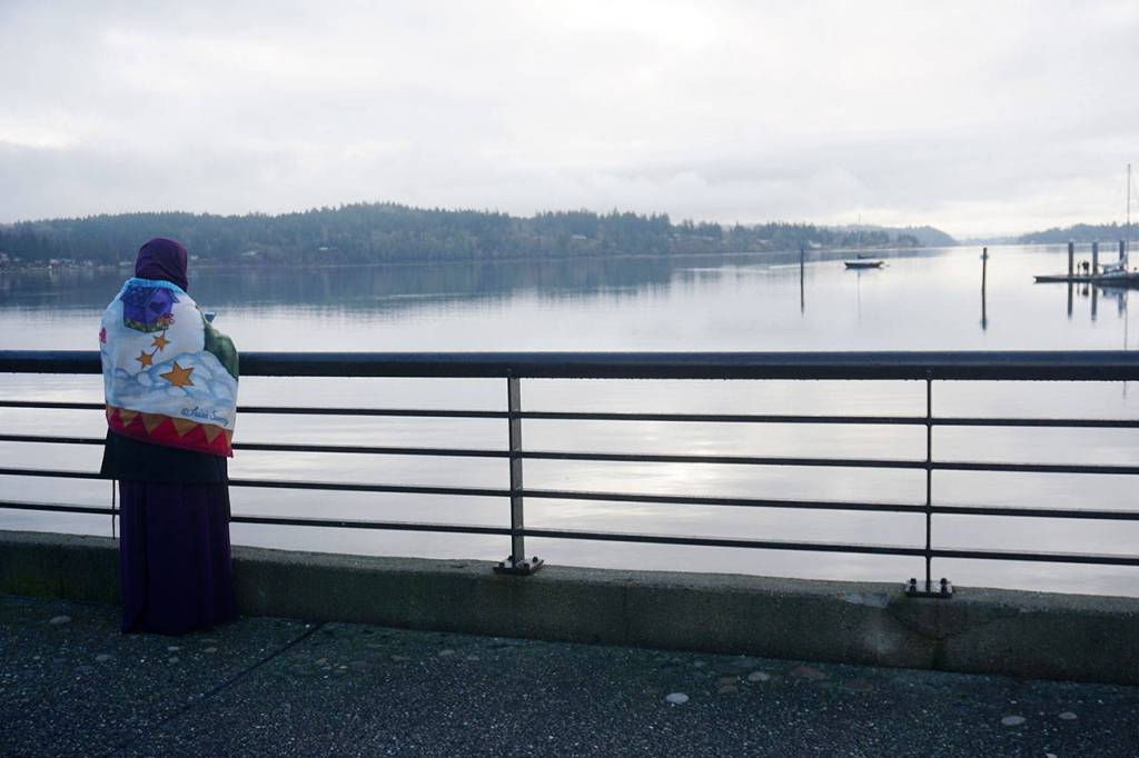 Volunteers flock to Silverdale Waterfront Park in search of missing 17-year-old