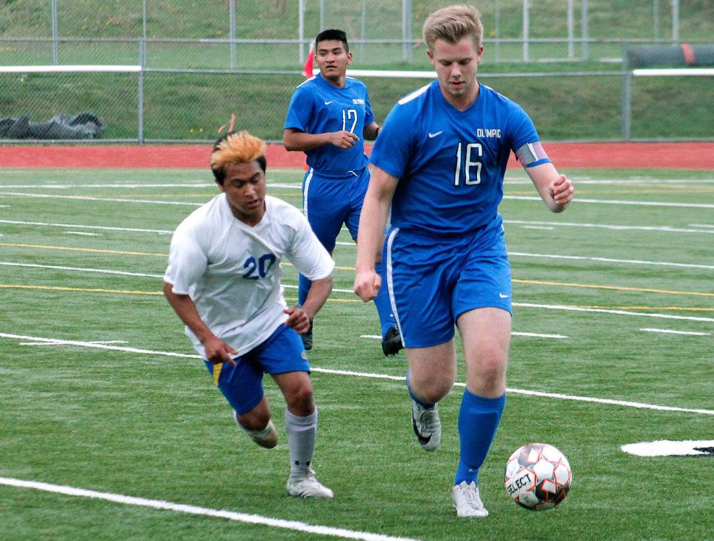 Olympics Ryan Geier (16) is pursued by Bremertons Raul Islas-Barojas. (Mark Krulish/Kitsap News Group)