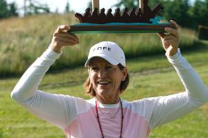 Juli Inkster raises the trophy at the 2019 Suquamish Clearwater Legends Cup. (Mark Krulish/Kitsap News Group)
