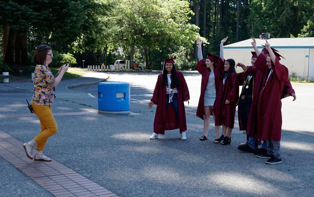 South Kitsap graduating seniors line up for photos before walking the student gauntlet at Sedgwick Middle School on June 11. (Bob Smith | Kitsap Daily News)