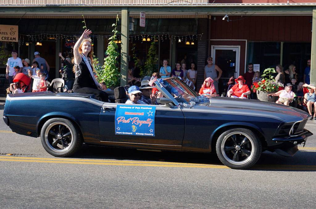 Sunshine, music and delights warm Fathoms Grand Parade crowd