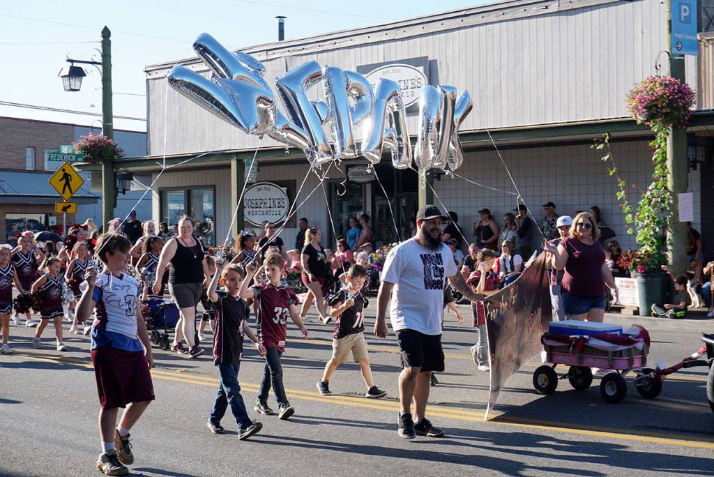 Sunshine, music and delights warm Fathoms Grand Parade crowd