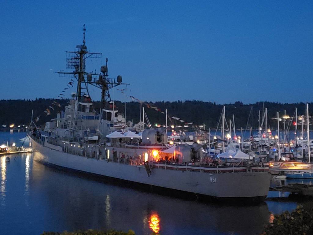 Spectators flock to Bremerton Bridge Blast Saturday night