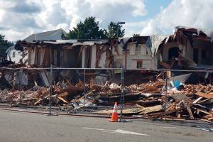 Former Jordan’s Western Wear building tumbles to wrecking crew