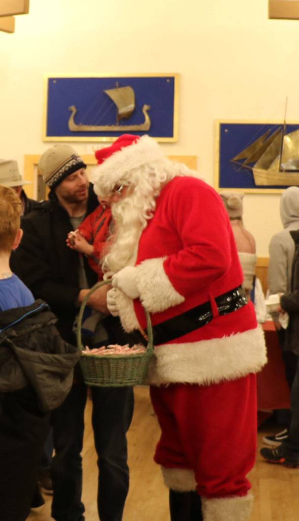 Poulsbo’s Julefest draws a crowd