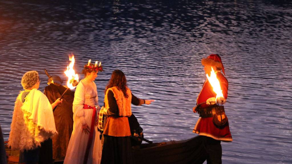 Poulsbo’s Julefest draws a crowd