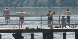 Locals head outdoors as temperatures climb