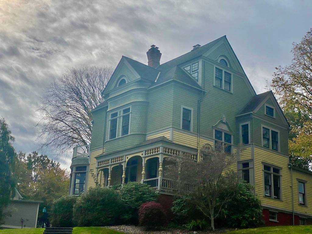 The Walker-Ames House is said to be one of the most haunted places in the state of Washington and is a paranormal enthusiast's dream
