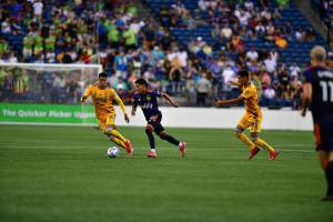 Raul Ruidíaz drives the ball up the field against Tigres UANL during a 3-0 victory in the Sounders 2021 Leagues Cup quarterfinal match. (Jane Gershovich / Sounders FC Communications)