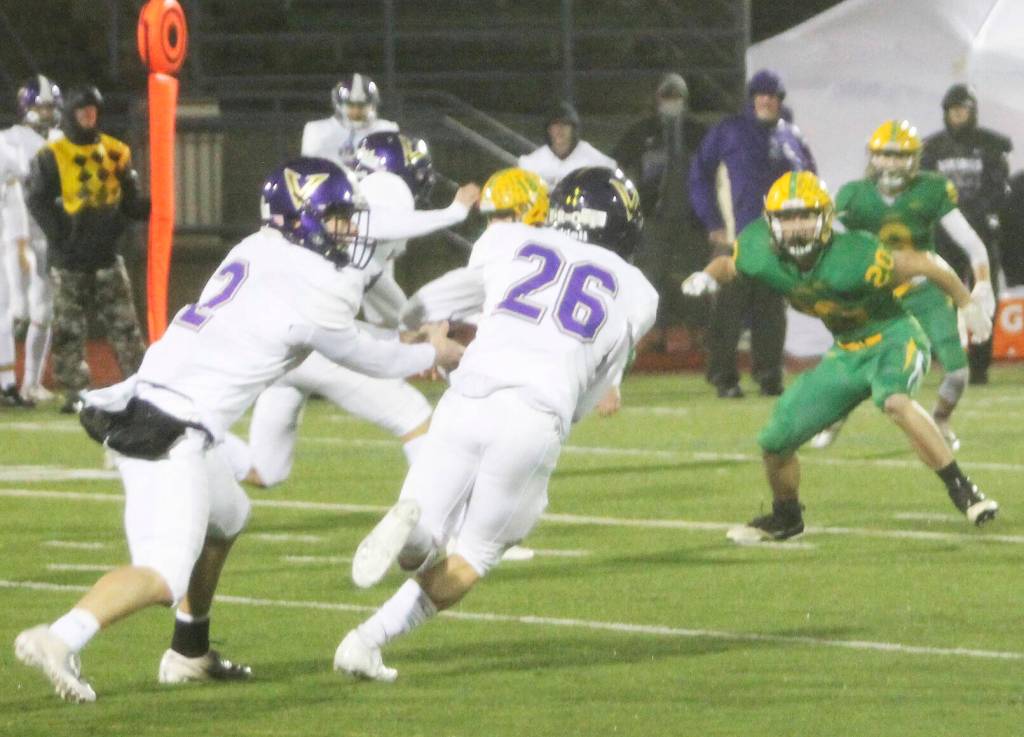 Colton Bower (2) fakes a handoff to Karsen Walsh (26).