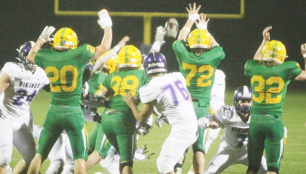 The only Viking score in the first half was this field goal, which Lynden tried to block. Sofian Hammou (76) protects for NK.