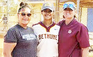 Jessica Cabato, center