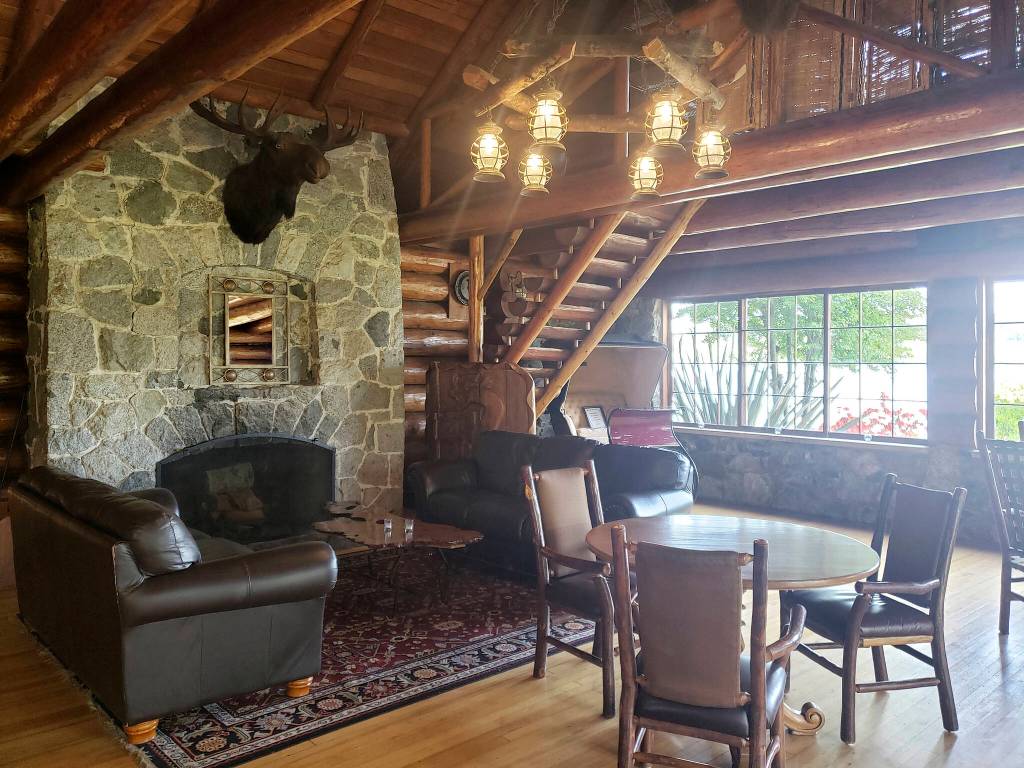 Another area of the lodge.