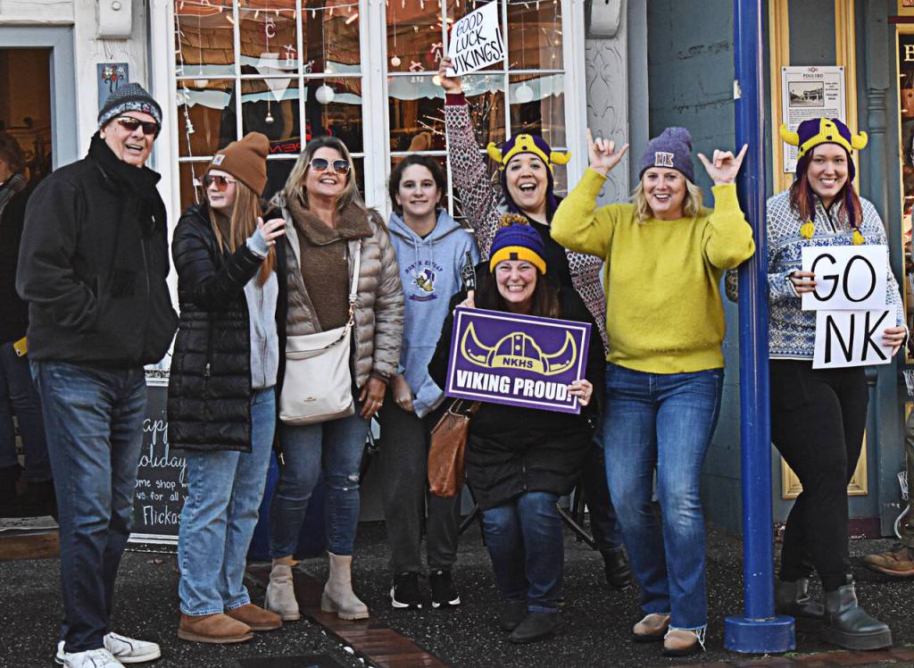 North Kitsap community gathers around to support the football team.