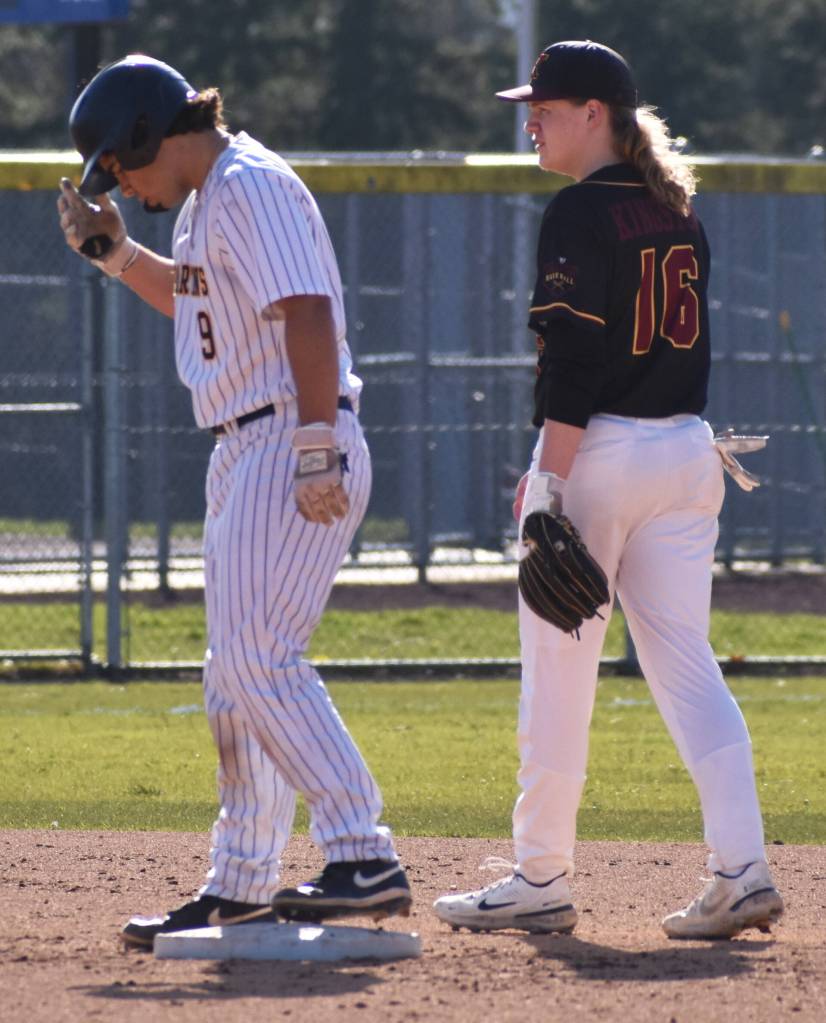 Bainbridges JT Hardy picks up a handful of RBIs with his three hits against the Bucs.