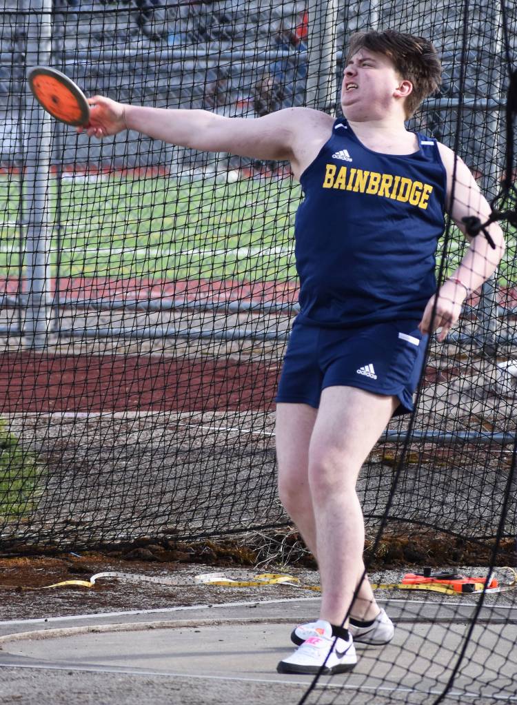 Jonah Walsh finishes sixth in the discus with a 79-0.