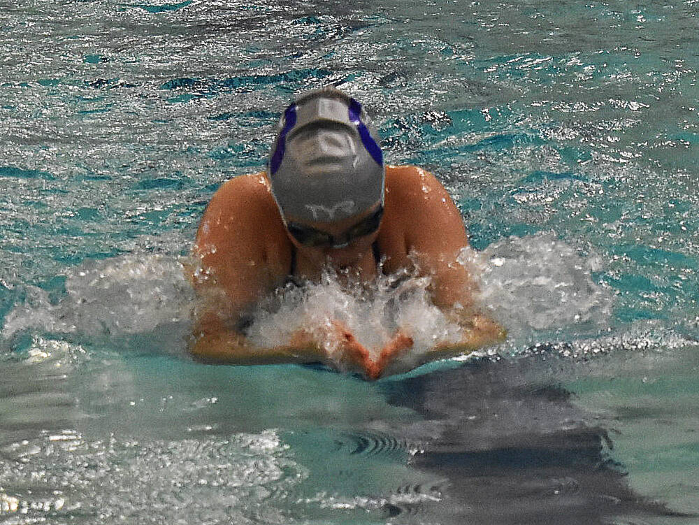 Trojan Tammy Leong competes in the relays.