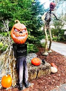 Uniquely Bainbridge courtesy photos
Richard Smiths creation won for scariest.