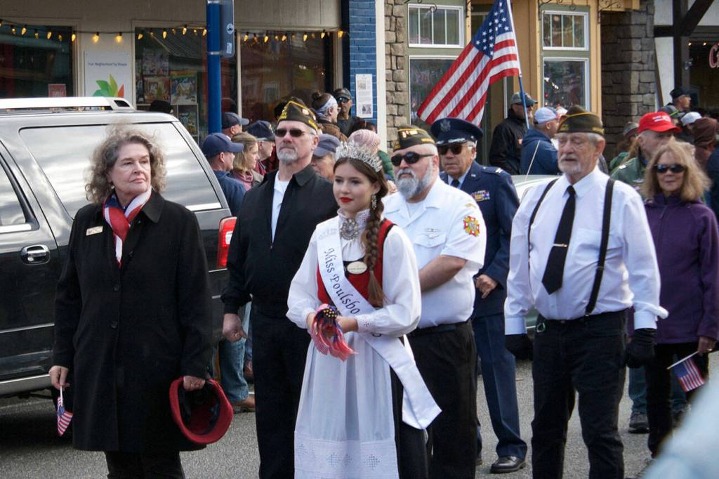 Poulsbo Mayor Becky Erickson and Miss Poulsbo lead a group of Veterans during the parade.