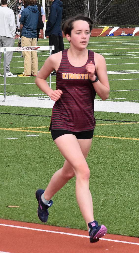 Kingstons Sophia Brown places third in the 3200 event.