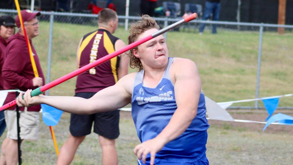 Elisha Meyer/Kitsap News Group photos
Alex Bullman preps his throw for Olympic.