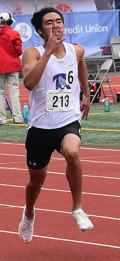Bremertons Isaiah Cadengo wins the 400-meter prelim.