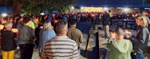 Elisha Meyer/Kitsap News Group photos
Hundreds light their candles in honor of Dave Snyder before joining together in singing Amazing Grace.