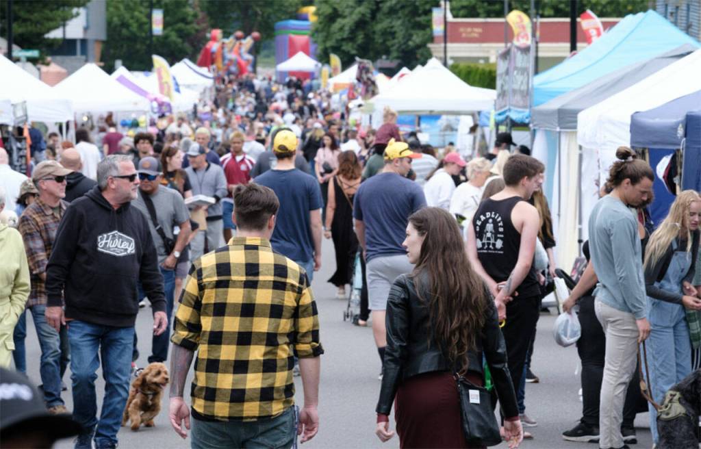 Crowds pack the vendor area at Whaling Days.