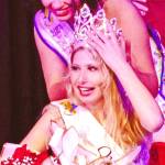 Miah Strombach is crowned 2025 Fathoms O Fun Queen by past queen Nic Clay.