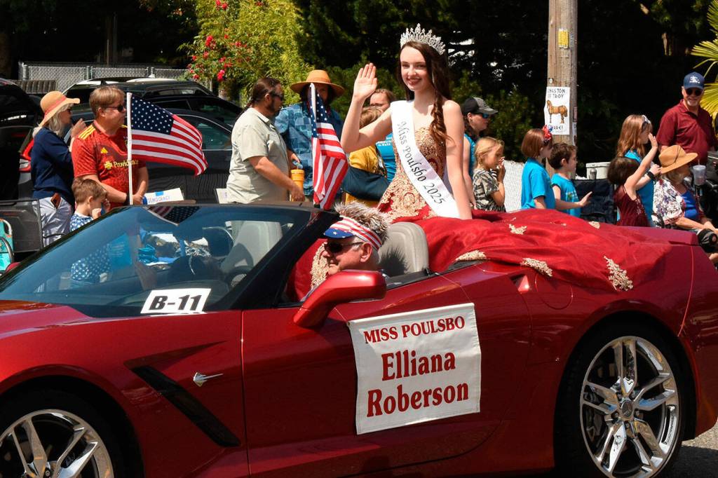 Miss Poulsbo Elliana Roberson waves to parade attendees July 4.