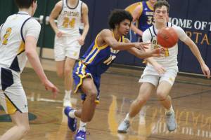 Luke Caputo/Kitsap News Group photos
Knight Jalen Davis passes the ball to a teammate with Spartans surrounding him in an 84-41 Bremerton road win over Bainbridge Jan. 27.